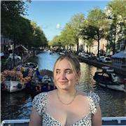 Doy clases particulares de euskera a niños, tanto de primaria como de secundaria. Estoy estudiando en la universidad en vitoria